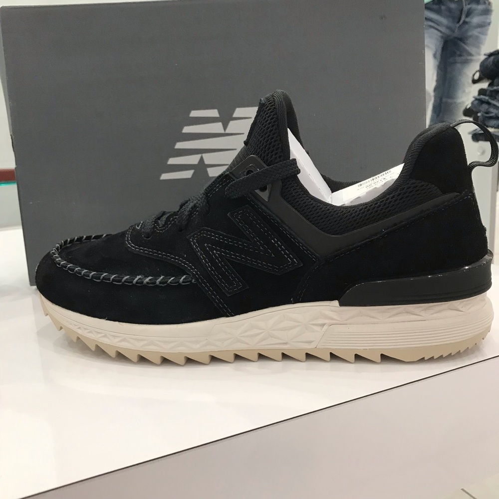 New balance shoes - Picture 3 of 8